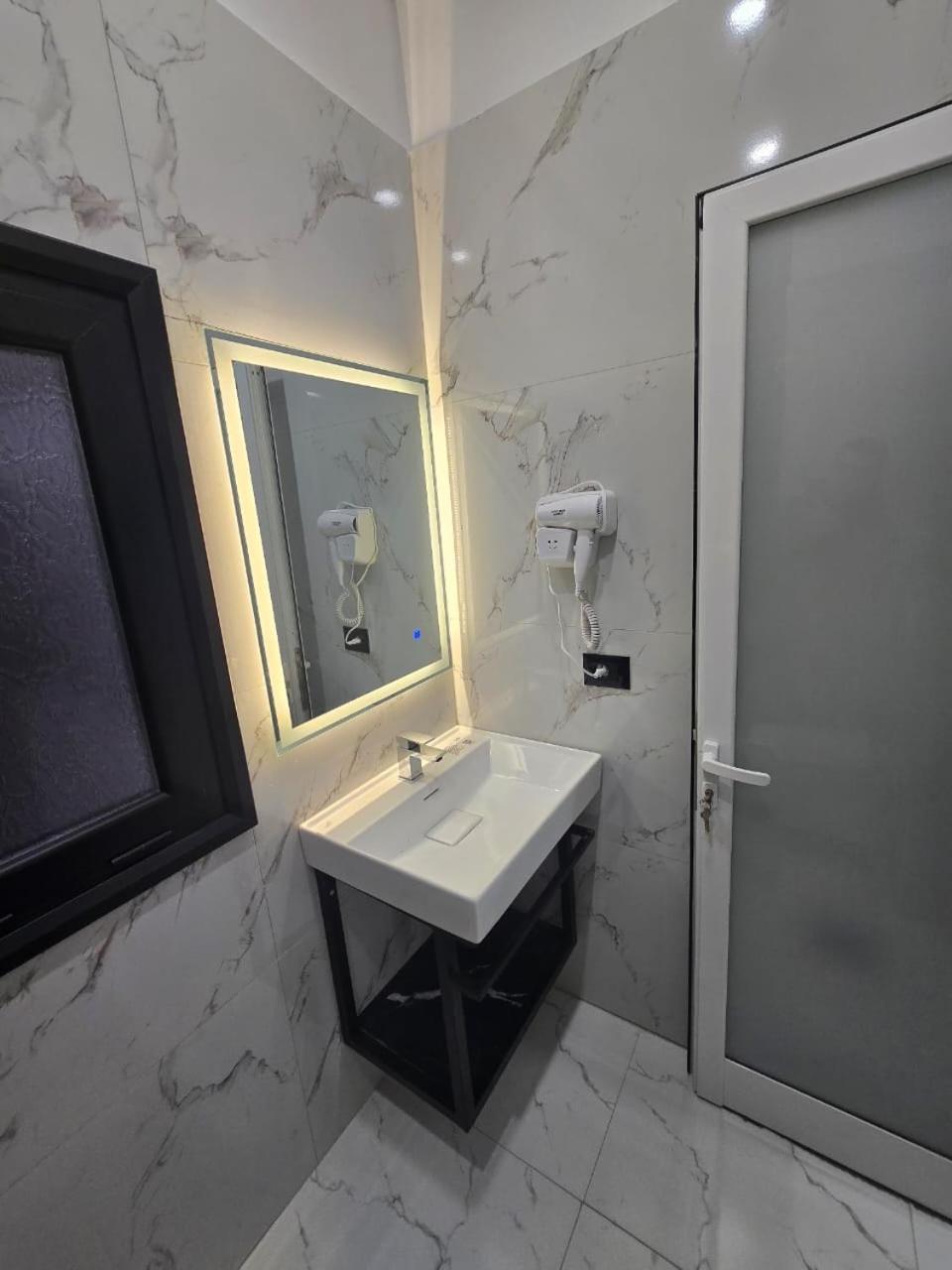 Elite Inn Vlorë 외부 사진